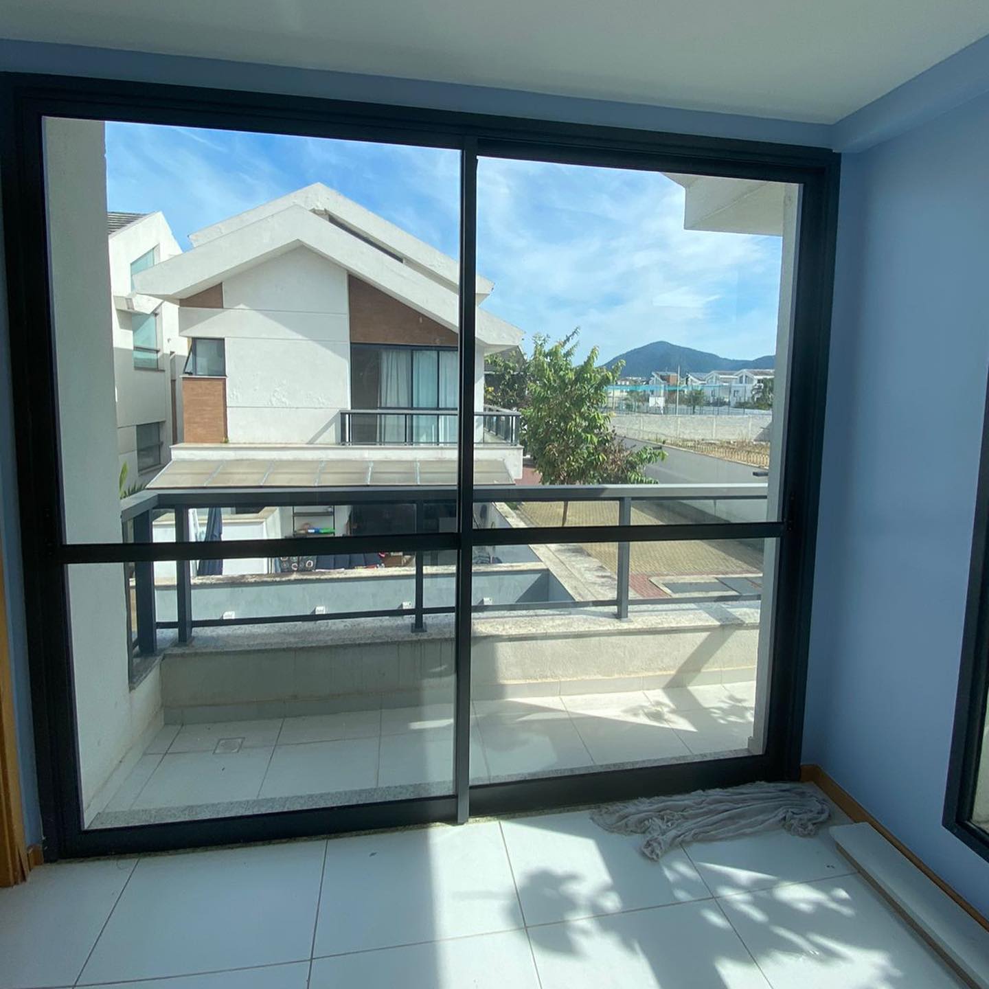 Película Transparente em Porta de Vidro de Correr