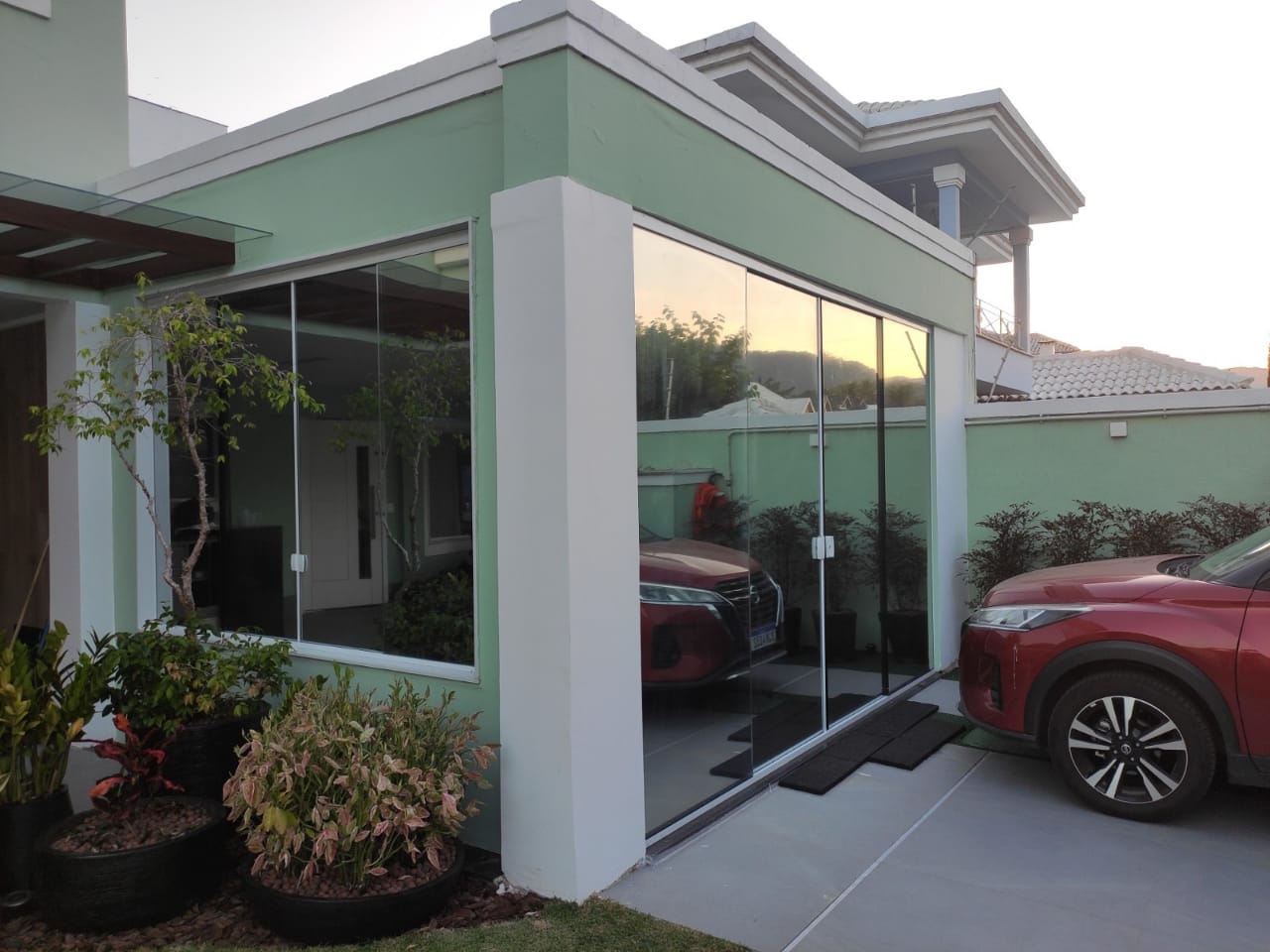 Película Espelhada em Fachada de Vidro de Casa